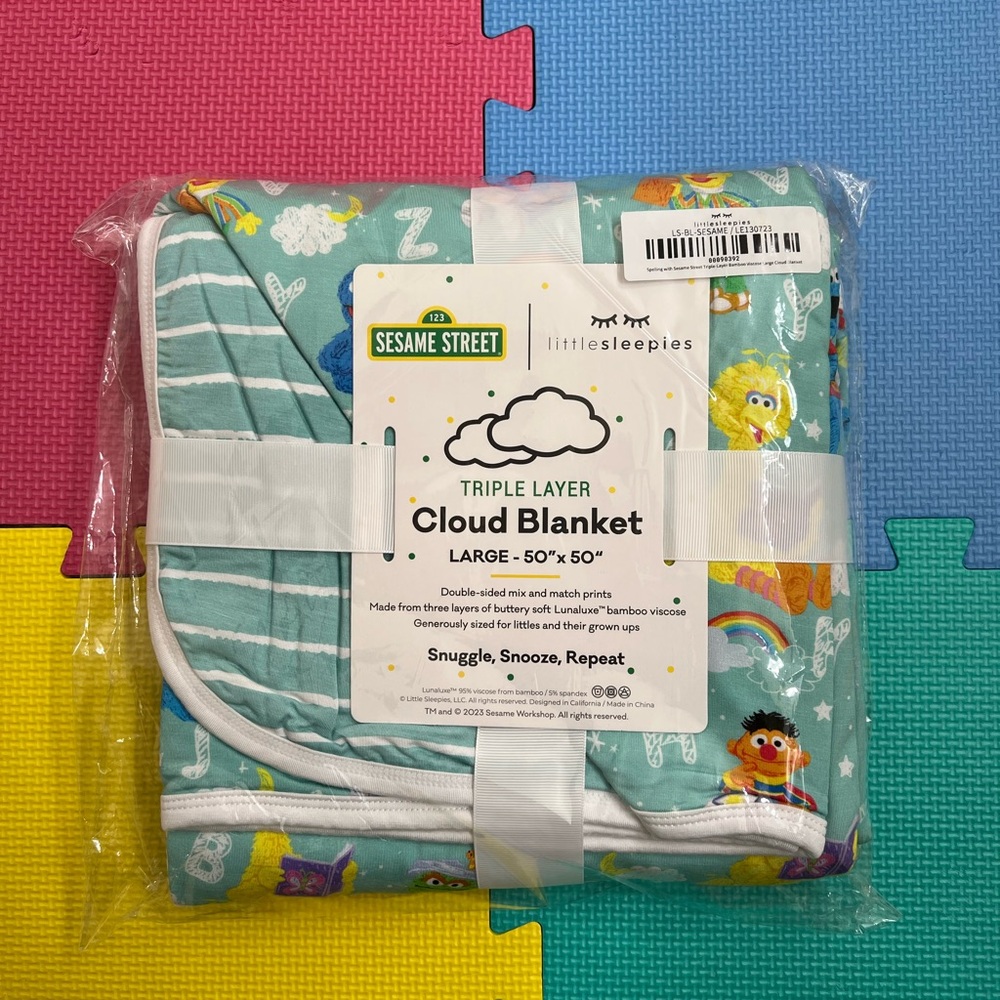 Little Sleepies Spelling with Sesame Street Large Cloud Blanket